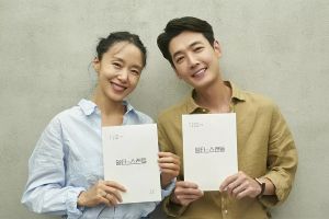 Jeon Do Yeon, Jung Kyung Ho et bien d'autres impressionnent par la chimie lors de la première lecture du scénario "Crash Course In Romance"
