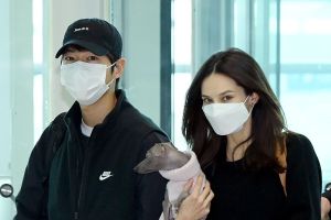 Song Joong Ki et sa femme Katy Louise Saunders saluent les fans en route pour l'Europe pour le tournage de "My Name Is Loh Kiwan"