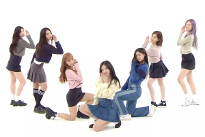 Cherry Bullet couvre TWICE, NewJeans, (G)I-DLE et IVE sur "Weekly Idol"