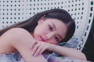 "SOLO" de Jennie de BLACKPINK étend le record du MV le plus regardé par une artiste féminine K-Pop après avoir dépassé les 900 millions de vues