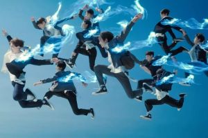 Le nouveau groupe de garçons de KQ, Xikers, vole vers leurs rêves dans le MV "ROCKSTAR" passionnant