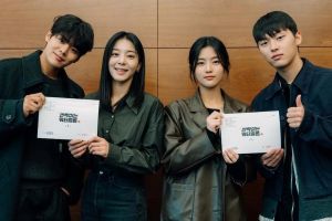 Ryeoun, Choi Hyun Wook, Seol In Ah et Shin Eun Soo explorent leurs personnages lors de la lecture du scénario de "Twinkling Watermelon"