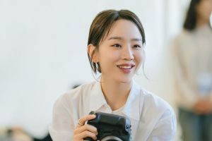 Shin Hye Sun est une photographe de mode professionnelle qui revient dans sa ville natale dans son prochain drame