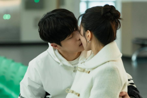 Bae In Hyuk et Lee Se Young partagent un baiser romantique dans "The Story Of Park's Marriage Contract"