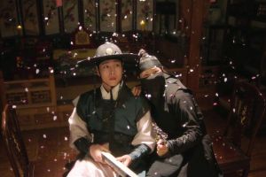 5 moments dans les épisodes 3 et 4 de « Knight Flower » où Lee Jong Won avait une idée de l'identité de Honey Lee