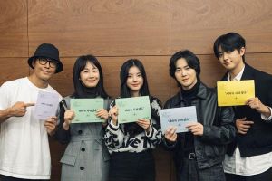 Suho, Hong Ye Ji et d'autres d'EXO dévoilent leur chimie lors de la lecture du scénario d'un nouveau drame historique + date de première confirmée