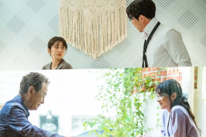 Jang Nara est froide avec son mari Jang Hyuk mais chaleureuse avec son beau-père Lee Soon Jae dans le prochain drame d'espionnage "Family"