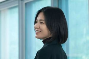 Song Hye Kyo remercie les fans de "The Glory" avec une douce note manuscrite